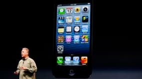 Phil Schiller, chef marketing d'Apple, dévoilant le nouvel iPhone 5