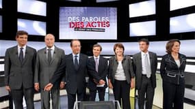 Autour de David Pujadas, les six candidats à la primaire PS, Arnaud Montebourg, Jean-Michel Baylet, François Hollande, Martine Aubry, Manuel Valls et Ségolène Royal. La nécessité de rester unis avant une échéance présidentielle assombrie par la plus grave