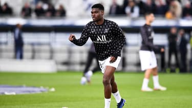 Eric Junior Dina Ebimbe, à l'échauffement contre Bordeaux, le 6 novembre 2021
