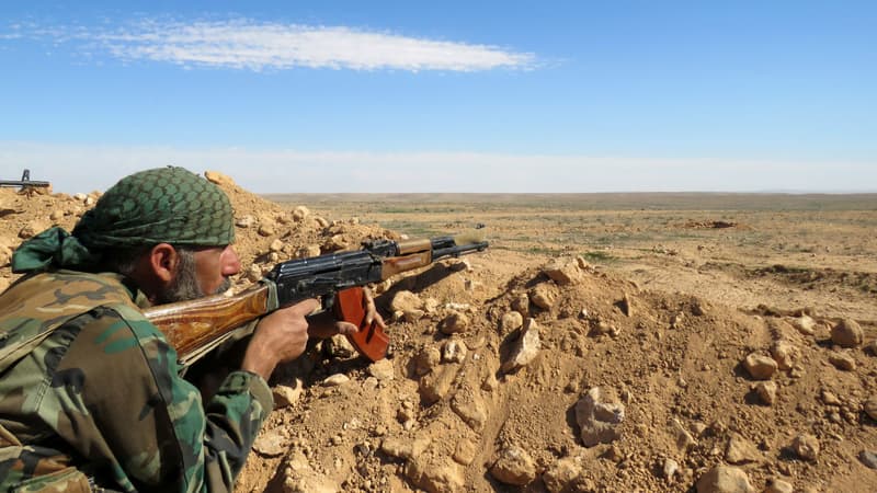 Un soldat syrien dans la région de Raqqa, vendredi 19 février.