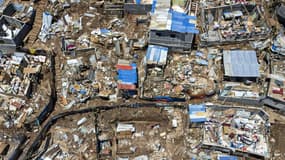 Vue aérienne de quartiers ravagés par le cyclone Chido de la ville de Vahibé, près de Mamoudzou, à Mayotte, le 24 décembre 2024