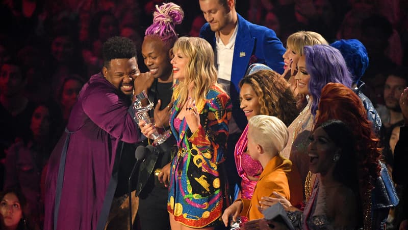 Taylor Swift sur la scène des VMA's le 26 août 2019