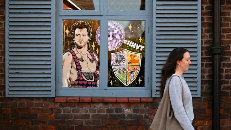 "Tout simplement phénoménal": les fans de Harry Styles se pressent à Holmes Chapel, la ville d'enfance de la star