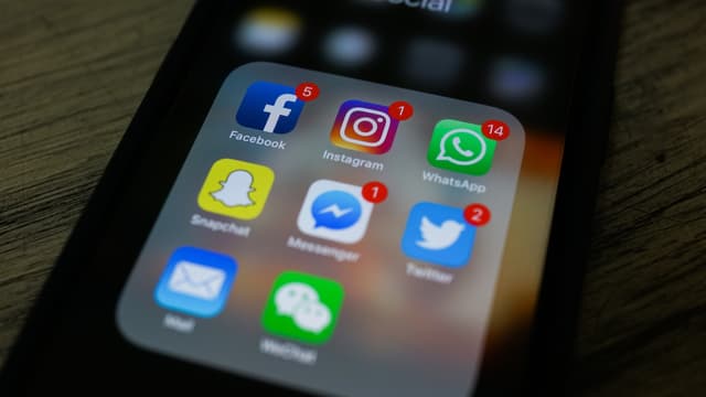 Instagram a reconnu qu'un bug redirigeait les membres de son réseau vers les stories de comptes non suivis.