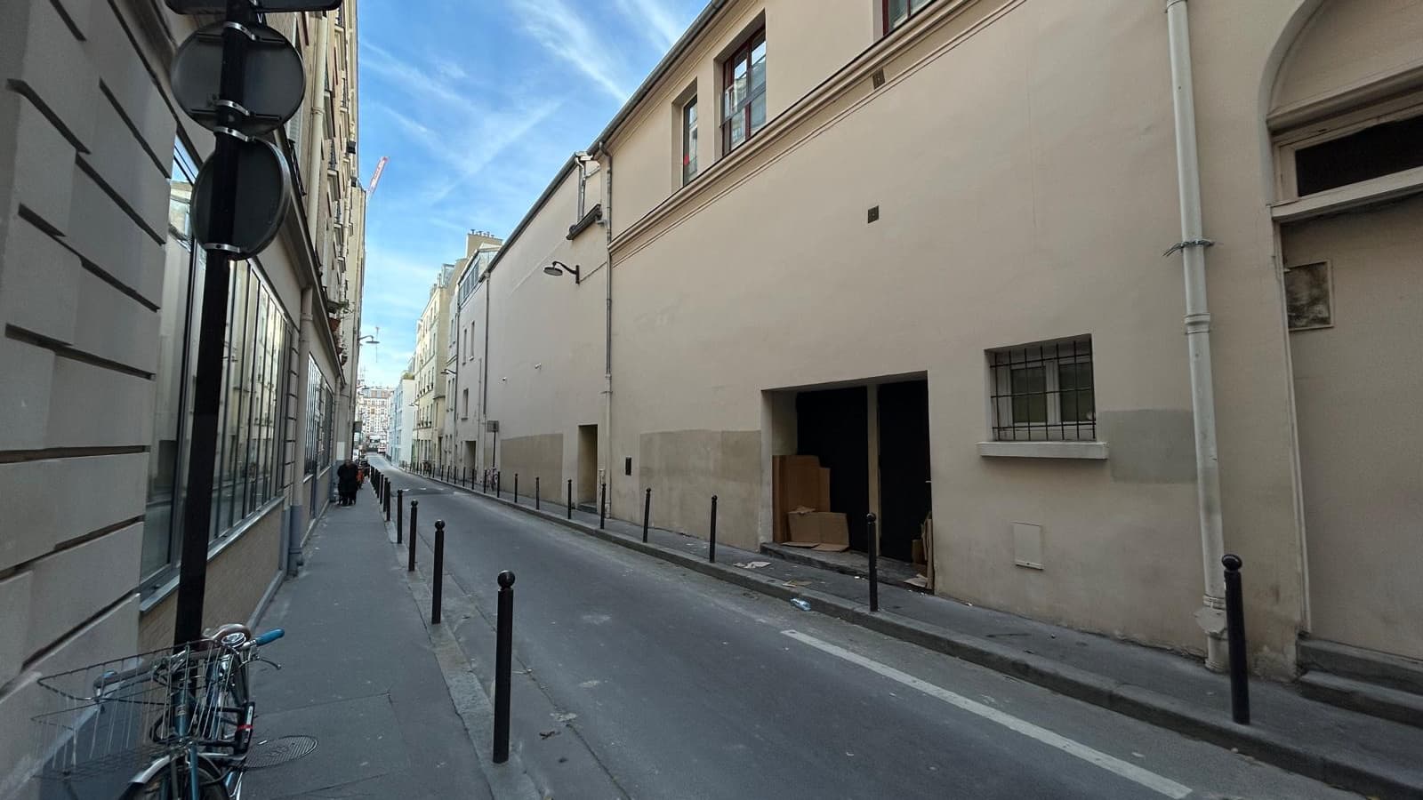 Le passage Saint-Pierre Amelot, adjacent au Bataclan et dans lequel donnent les sorties de secours de la salle. 11e arrondissement de Paris (France), le 4 novembre 2025.