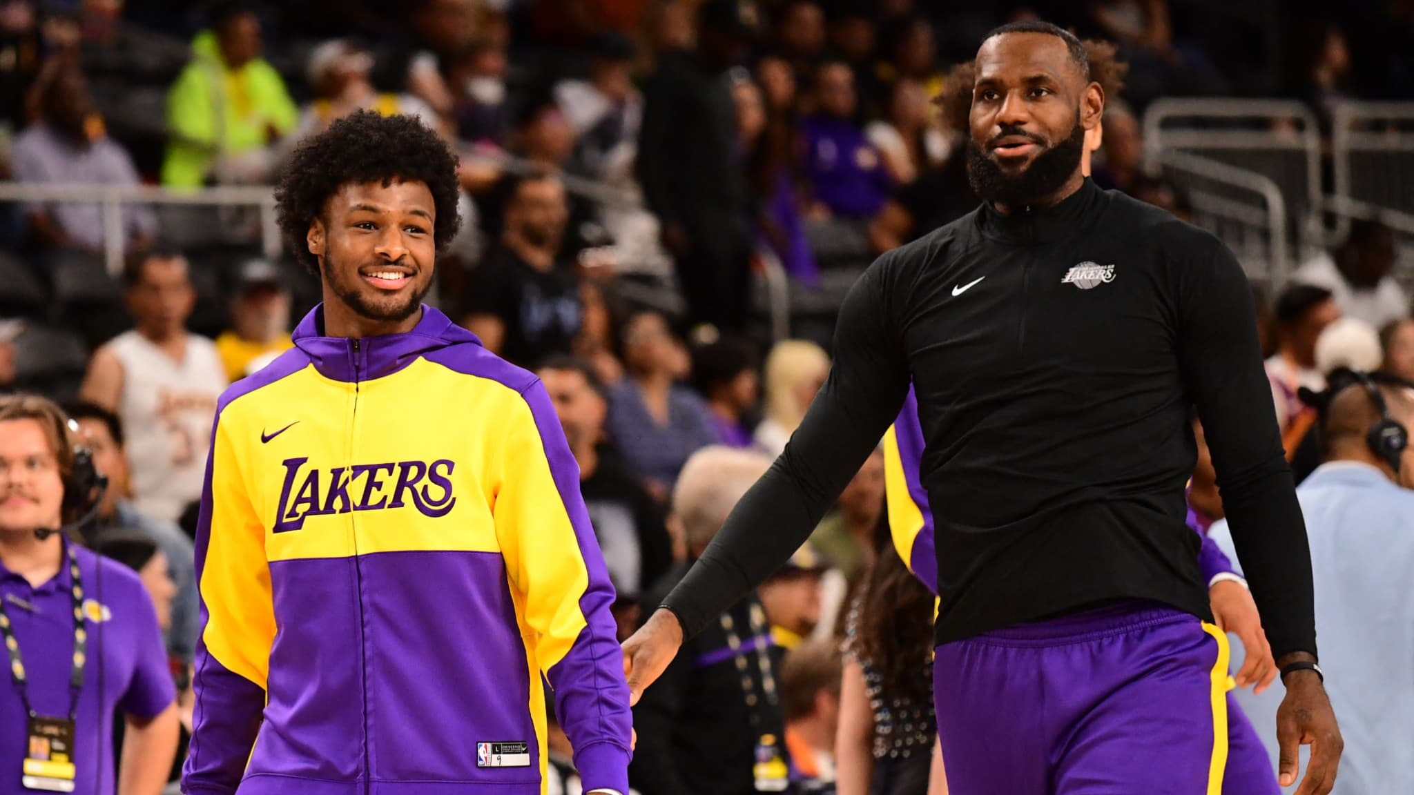 Bronny James et LeBron James lors du match de pré-saison NBA entre les Los Angeles Lakers les Phoenix Suns - 06/10/2024