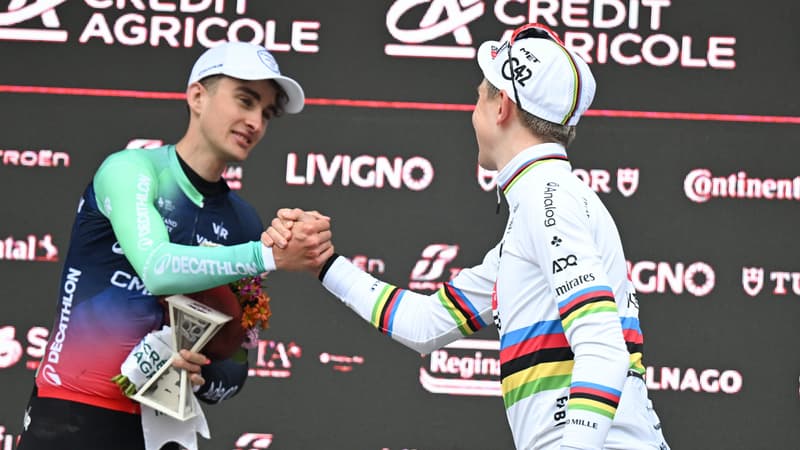 Paul Seixas et Tadej Pogacar sur le podium des Strade Bianche le 7 mars 2026 2248288