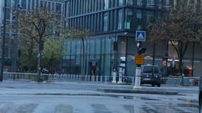 Les locaux du groupe RMC BFM, situés dans le 15e arrondissement de Paris, ont été évacués samedi  15 novembre après-midi et les directs des antennes suspendus après une alerte à la bombe.
