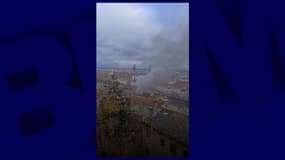 Un panache de fumée provoqué par un incendie à Lyon, le 29 novembre 2021.