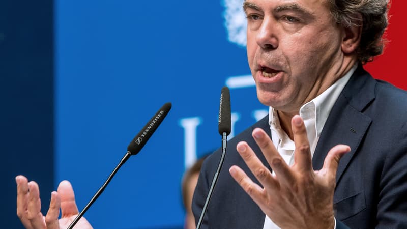 Luc Chatel, lors du campus des jeunes de l'UMP, au Touquet, s'est vivement attaqué aux socialistes.