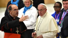 Le cardinal français Philippe Barbarin et le pape François au Vatican le 11 novembre 2016