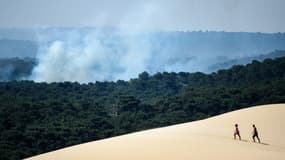 La dune du Pilat, alors que des incendies sont toujours actifs dans la forêt proche, le 16 juillet 2022