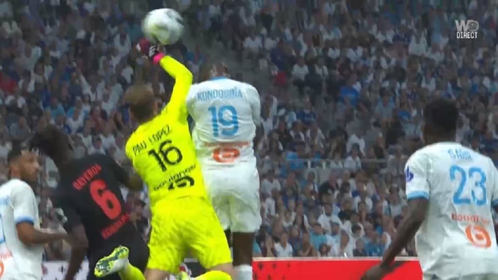 Pau Lopez sur le premier but du Bayer Leverkusen, le 2 août 2023.
