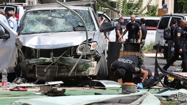 À Tel-Aviv, en Israël, la voiture ayant servi à une attaque, le 4 juillet 2023.
