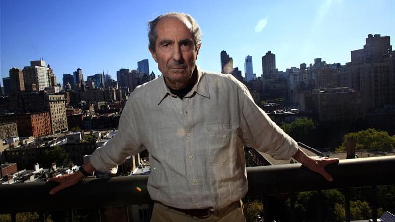 Le grand romancier américain Philip Roth, auteur de livres à succès comme "Portnoy et son complexe" (1969) et "La Tache" (2000), a décidé d'arrêter l'écriture, a confirmé vendredi sa maison d'édition Houghton Mifflin. /Photo d'archives/REUTERS/Eric Thayer