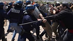 Les policiers décrivent des "casseurs professionnels" lors des manifestations contre la loi Travail.