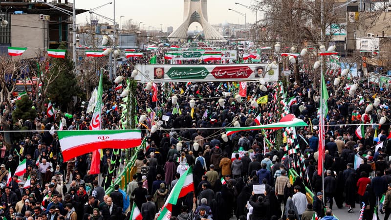 Répliques de missiles, pancartes moquant Donald Trump... Le pouvoir iranien, sous pression américaine, célèbre l'anniversaire de la Révolution islamique