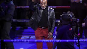 Mike Tyson dans le ring du MGM Grand de Las Vegas en février à l'occasion du combat entre Deontay Wilder et Tyson Fury 