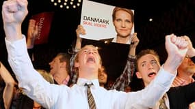 Partisans de Helle Thorning-Schmidt. Les électeurs danois ont confié jeudi le pouvoir au bloc de gauche conduit par la social-démocrate Helle Thorning-Schmidt et renvoyé le gouvernement de centre droit dans l'opposition après dix ans aux affaires. /Photo