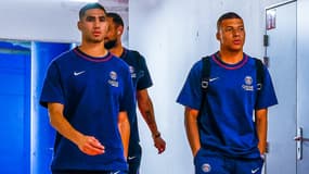 Achraf Hakimi avec Kylian Mbappé avant un match du PSG, août 2022