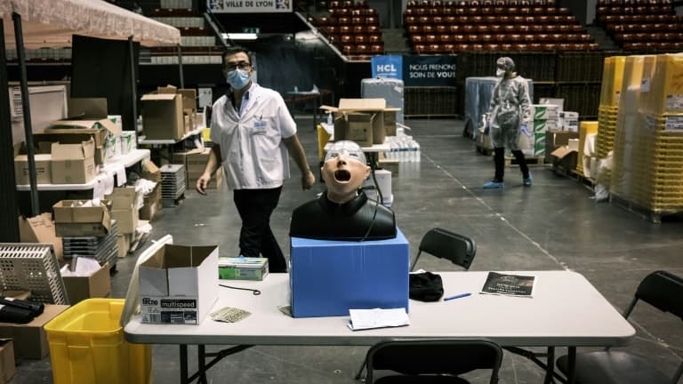 Un centre de dépistage du Covid-19 installé au Palais des sports de Lyon, le 12 octobre 2020