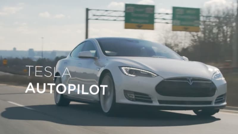 L'Autopilot de Tesla s'est illustré en évitant de justesse une collision contre un camion.