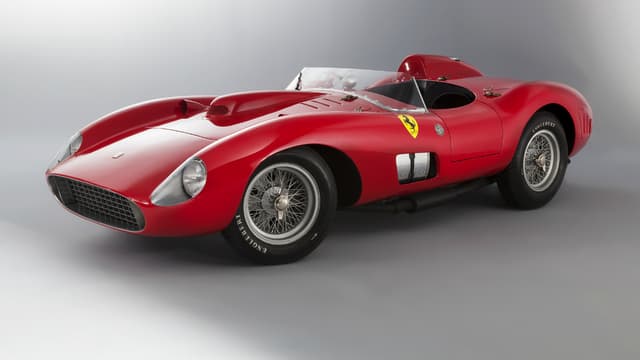 Adjugée pour 32 millions d'euros en février dernier, cette Ferrari 335 Sport Scaglietti de 1957 est la voiture de collection la plus chère du monde.