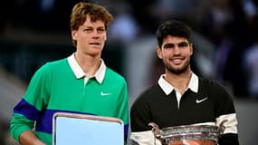 Jannik Sinner et Carlos Alcaraz lors de la finale de Roland-Garros, le 8 juin 2025.