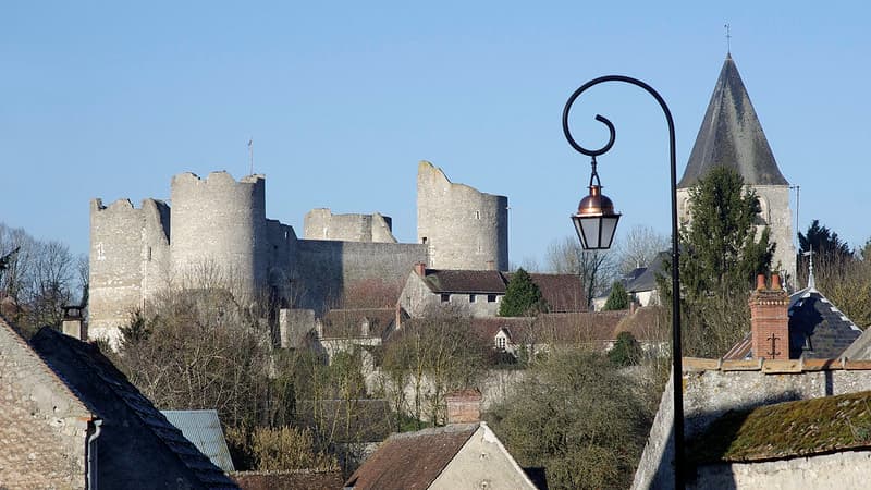 Yèvre-le-Châtel.