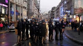La police a procédé samedi à une trentaine d'interpellations à la fin de la manifestation parisienne contre la réforme des retraites. /Photo prise le 16 octobre 2010/REUTERS/Benoît Tessier