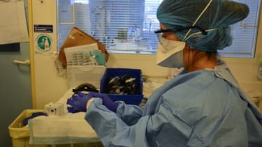 Une infirmière de l'hôpital Bichat, à Paris - Anne Chaon - AFP - HOPITAL BICHAT ASSISTANCE PUBLIQUE - HOPITAUX DE PARIS