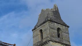 L'église de Saint Nicolas de Bourgueil dont le clocher est tombé dans la nef après le passage d'une tornade, le 19 juin 2021 en Indre-et-Loire