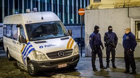Lors de l'opération de démantèlement d'une cellule terroriste présumée en Belgique, jeudi près de Liège.