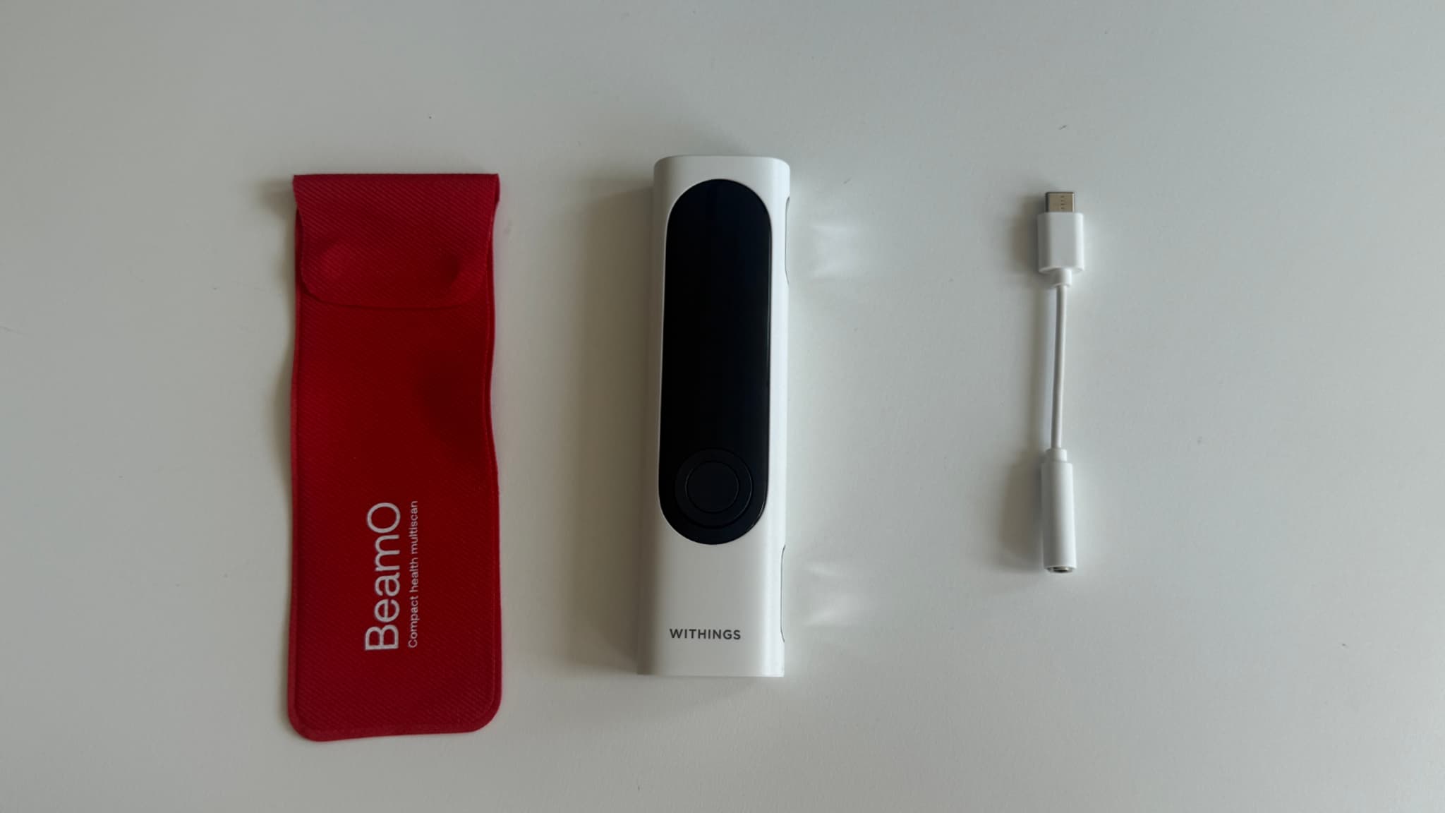 Le Beamo dispose d'une trousse de transport et d'un adaptateur pour connecter des écouteurs et écouter son coeur Le Beamo dispose d'une trousse de transport et d'un adaptateur pour connecter des écouteurs et écouter son coeur