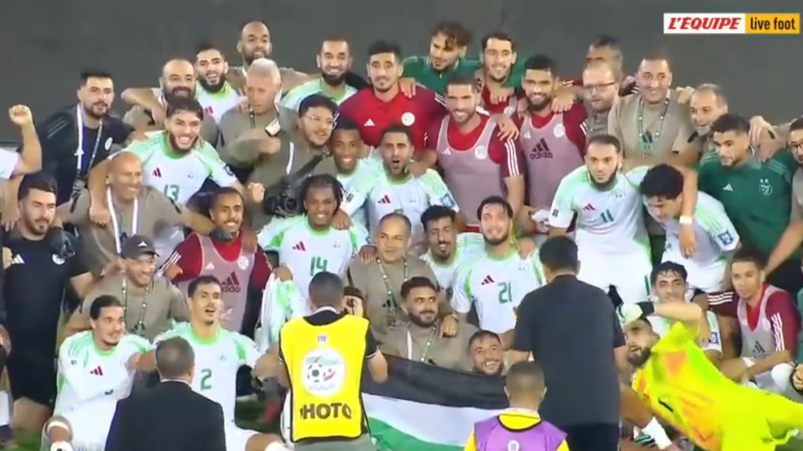 La joie des Algériens, qualifiés pour la Coupe du monde 2026 le 9 octobre 2025 à Oran