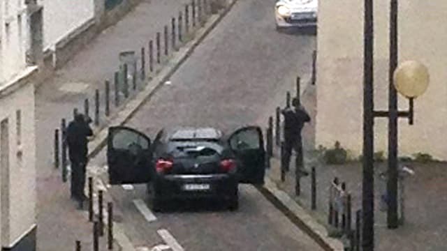 Le 7 janvier 2015, les frères Kouachi ont pénétré dans les locaux de Charlie Hebdo sans se voir opposer de résistance.