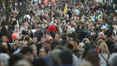 Le moral des consommateurs français s'est dégradé en avril pour le troisième mois consécutif, selon l'enquête mensuelle de conjoncture auprès des ménages publiée par l'Insee. L'indicateur résumé de l'opinion des ménages sur la situation économique a chuté