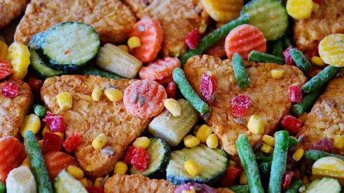 La boîte de pommes noisettes à la carotte contenait trois pièces de métal de grosse taille