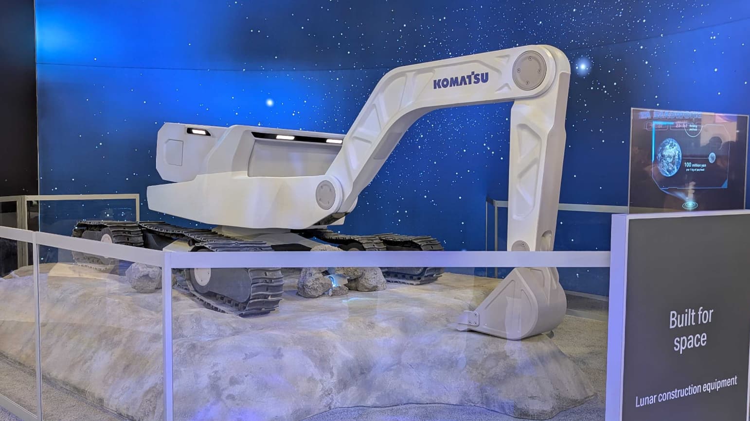 Une pelleteuse Komatsu conçue pour la Lune Une pelleteuse Komatsu conçue pour la Lune
