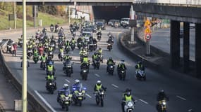 Les gilets jaunes sur le boulevard périphérique à Paris, le 17 novembre 2018. 