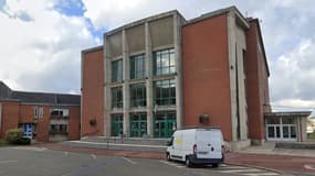 La façade du centre culturel d'Hautmont, devant lequel se tiendra le 8 janvier 2024 le rassemblement en hommage à Isabelle, victime d'un féminicide durant la nuit du Nouvel An.