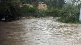 La rivière du Malban sortie de son lit à Saint-Paul-de-Vence (Alpes-Maritimes) le 16 octobre 2024.