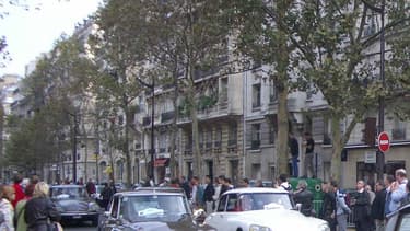 Une balade en DS, en 2CV ou en MGB, une autre manière de redécouvrir Paris pour les vacances.