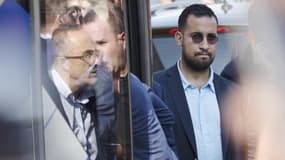 Alexandre Benalla à l'aéroport de Roissy le 16 juillet, près du bus des Bleus à leur retour de Russie.