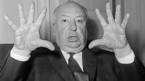 Alfred Hitchcock lors d'une conférence de presse pour la sortie du film Psychose
