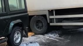 Paris sous la neige : un camion en travers de la route à l'avenue de Flandre - Témoins BFMTV