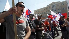 Des milliers de manifestants ont commencé mardi à se rassembler devant le parlement à Athènes pour exprimer leur colère face au plan d'austérité exigé par les créanciers internationaux de la Grèce pour lui éviter la faillite. Dans le cadre d'un mouvement