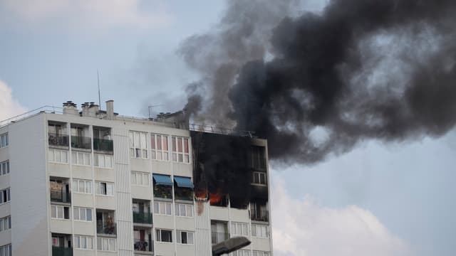 L'immeuble en feu.