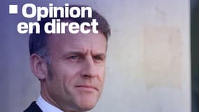 Emmanuel Macron, sur le perron de l'Elysée le 30 octobre 2025 à Paris