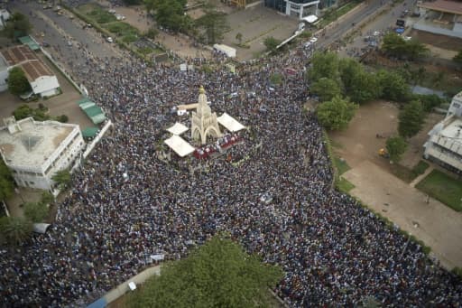 Des Maliens réunis sur la place de l'Indépendance à Bamako le 5 juin 2020 Des Maliens réunis sur la place de l'Indépendance à Bamako le 5 juin 2020